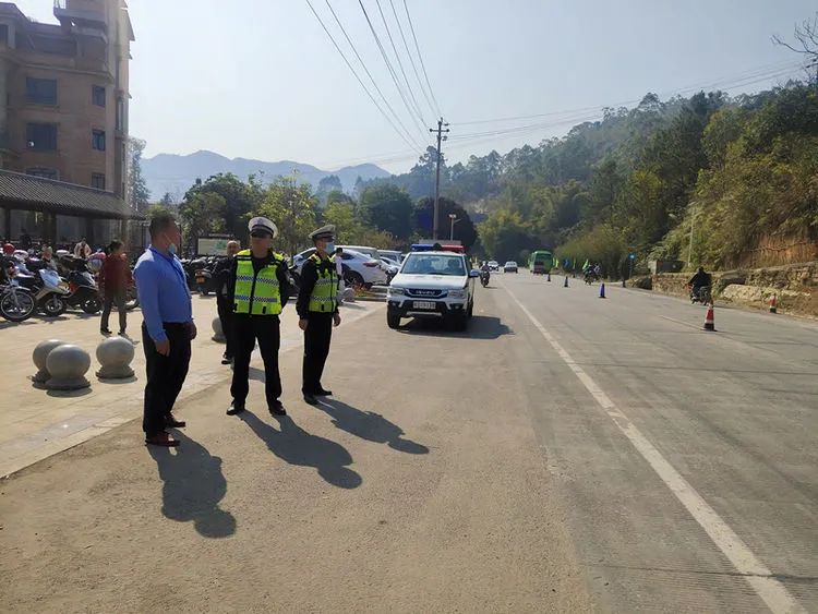 鞍子山村委会重塑乡村道路，迈向新征程的交通新闻